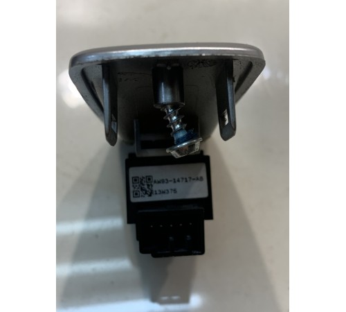 Кнопка стеклоподъемника(передняя,правая)