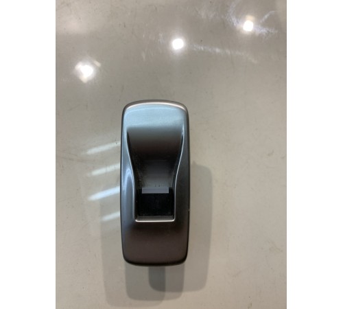 Кнопка стеклоподъемника(передняя,правая)