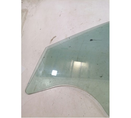 Стекло двери переднее левое