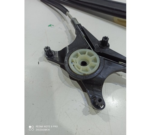 Стеклоподъемник (передний правый)