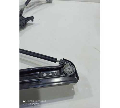 Стеклоподъемник (передний правый)