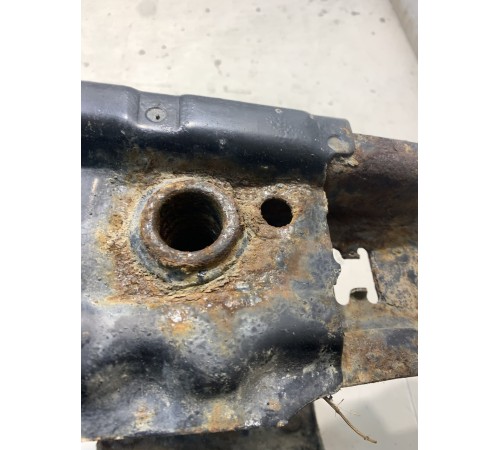 Усилитель заднего бампера