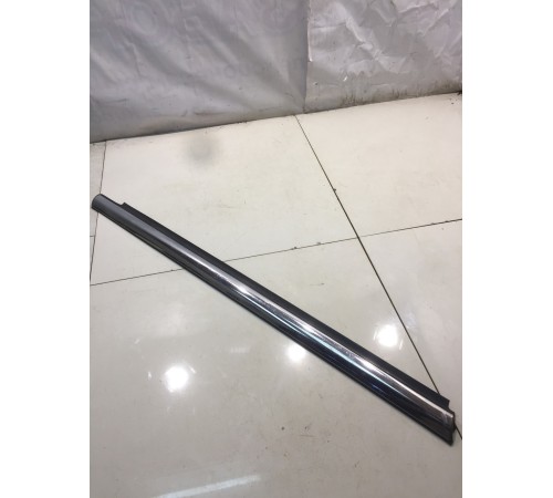 Молдинг двери (передний, правый)