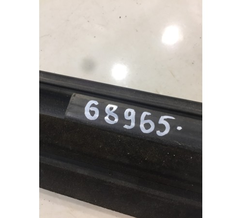 Молдинг двери (передний, правый)