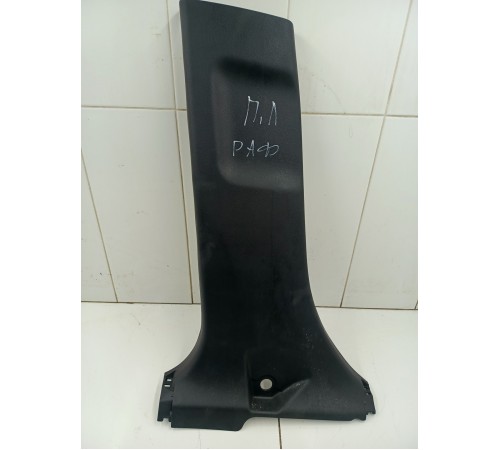 Обшивка центральной стойки левая