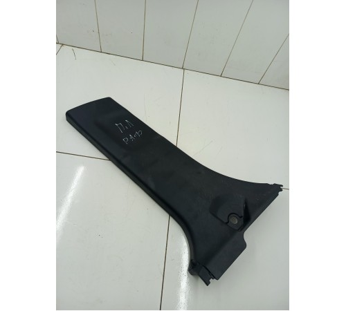 Обшивка центральной стойки левая