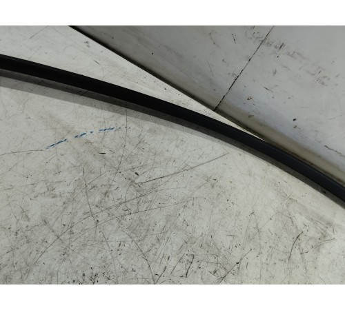 Накладка рамки стекла передняя левая внутренняя