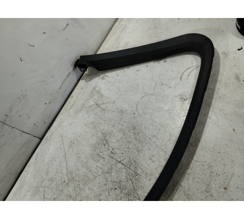 Накладка рамки стекла передняя левая внутренняя