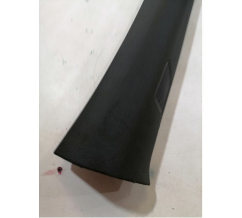 Обшивка передней стойки правая