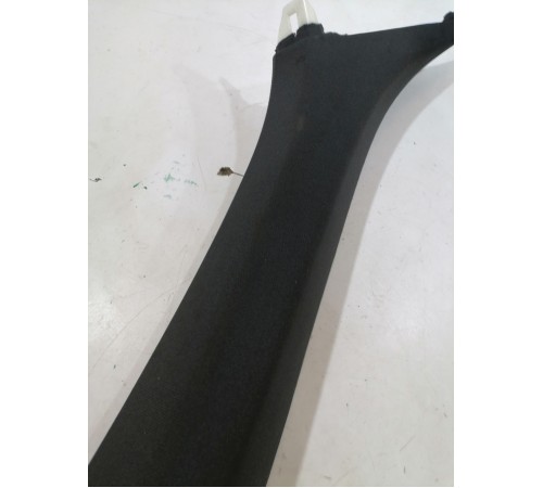 Обшивка передней стойки правая