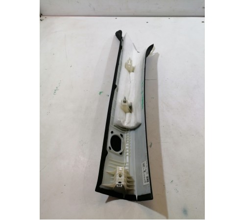 Обшивка передней стойки правая