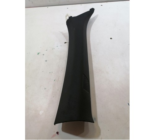 Обшивка передней стойки правая