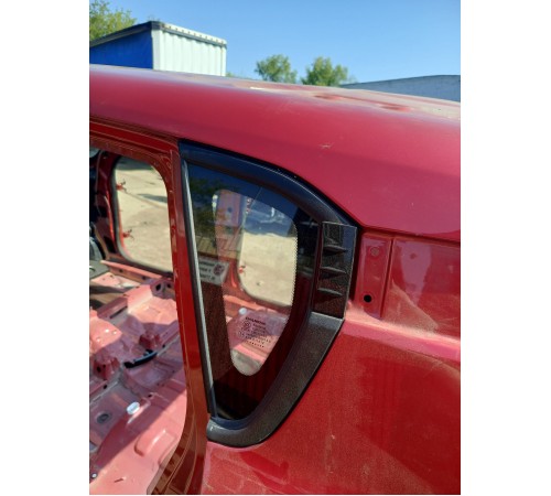 Глухое стекло заднее левое