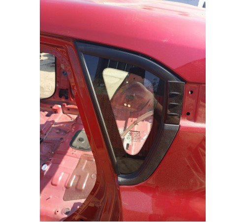 Глухое стекло заднее левое