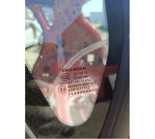 Глухое стекло заднее левое