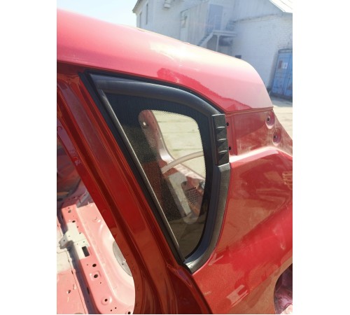 Глухое стекло заднее левое