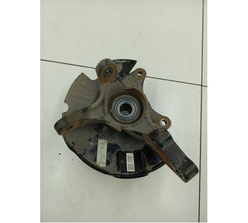 Кулак поворотный передний правый