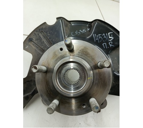 Кулак поворотный передний правый