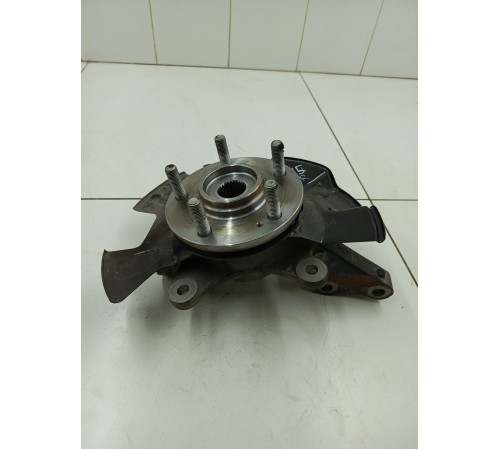 Кулак поворотный передний правый