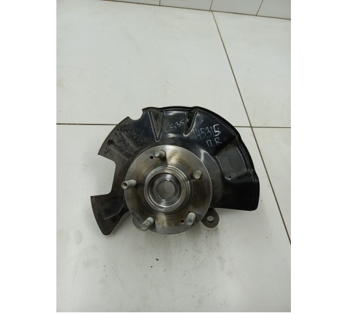 Кулак поворотный передний правый