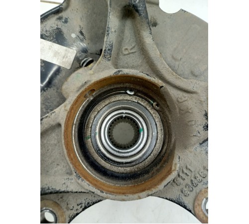 Кулак поворотный передний правый