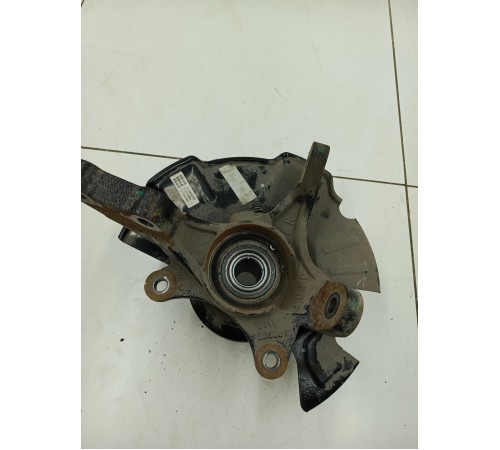 Кулак поворотный передний правый