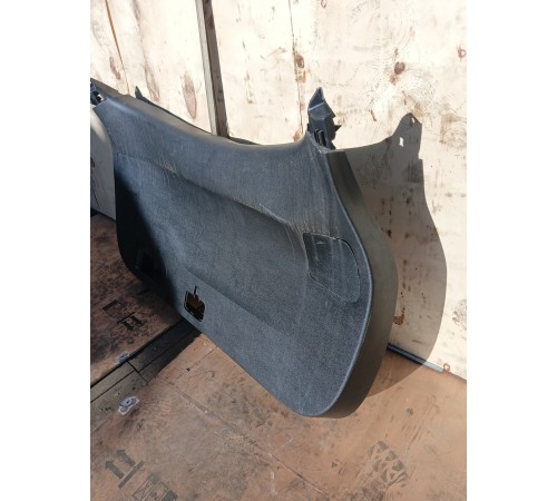 Обшивка крышки багажника