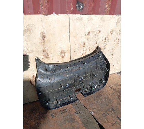 Обшивка крышки багажника