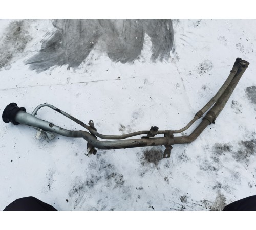 Горловина топливного бака