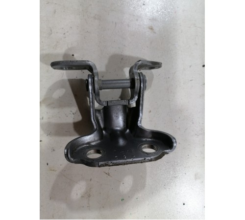 Петля двери задняя правая верхняя