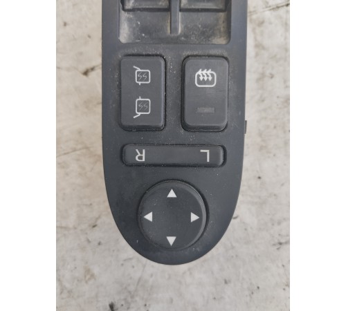 Блок управления стеклоподъемниками передний левый