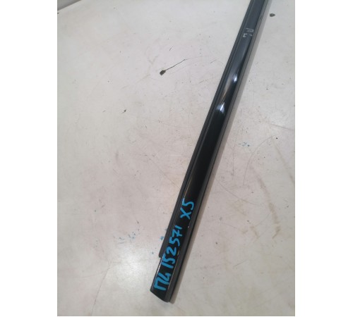 Уплотнитель стекла передний левый наружный