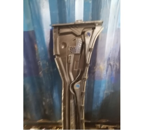 Жабо лобового стекла под дворники