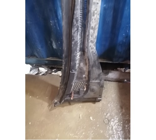 Жабо лобового стекла под дворники