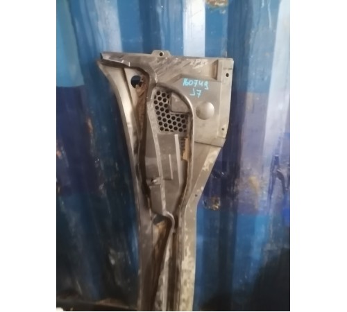 Жабо лобового стекла под дворники