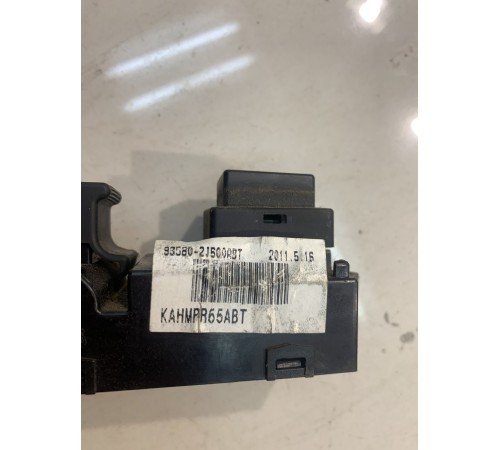 Кнопка стеклоподъемника (задняя, правая)