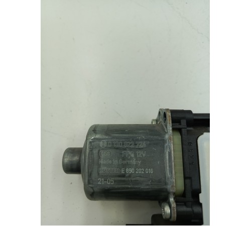 Моторчик стеклоподъемника задний правый