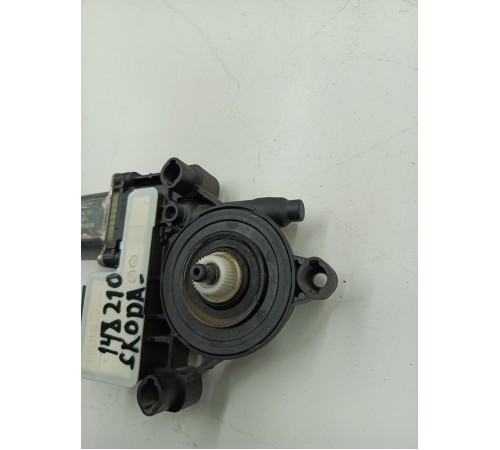 Моторчик стеклоподъемника задний правый