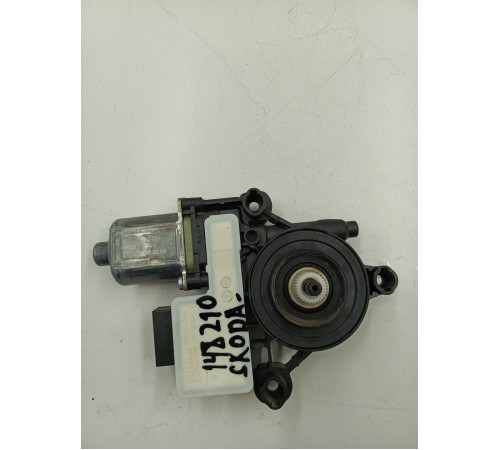 Моторчик стеклоподъемника задний правый