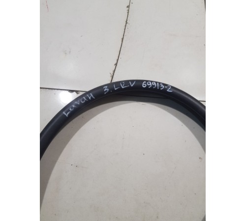 Уплотнитель двери задний левый