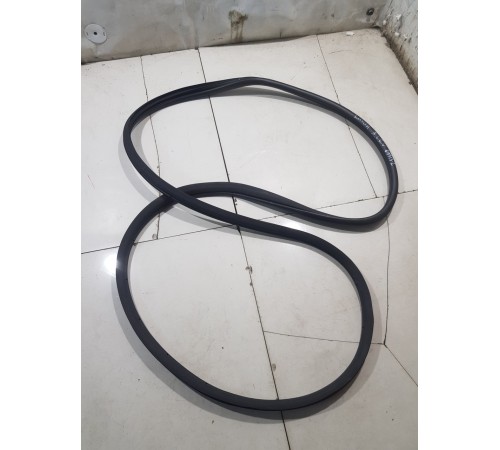 Уплотнитель двери задний левый