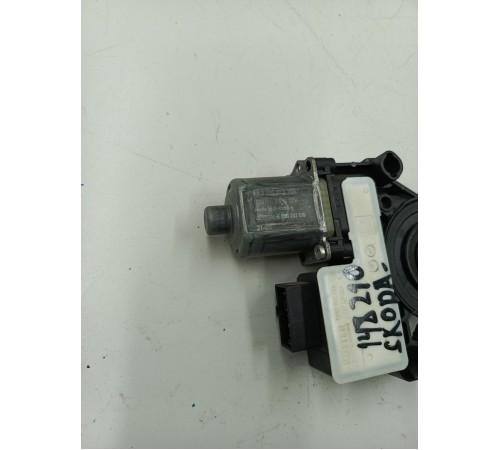 Моторчик стеклоподъемника задний правый