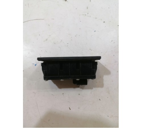 Кнопка открывания багажника