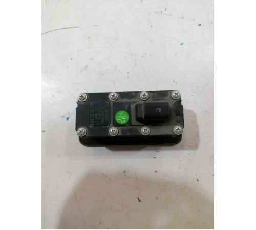 Кнопка открывания багажника