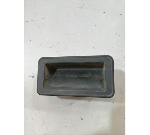 Кнопка открывания багажника