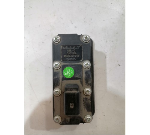 Кнопка открывания багажника