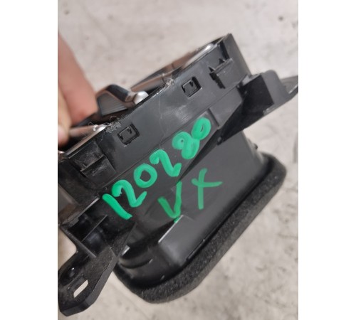 Дефлектор воздушный левый