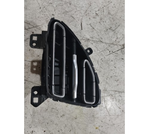 Дефлектор воздушный левый