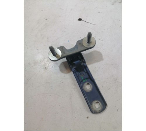 Петля крышки багажника левая