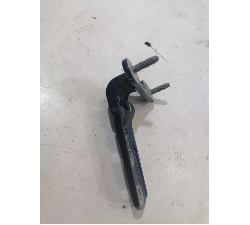 Петля крышки багажника левая